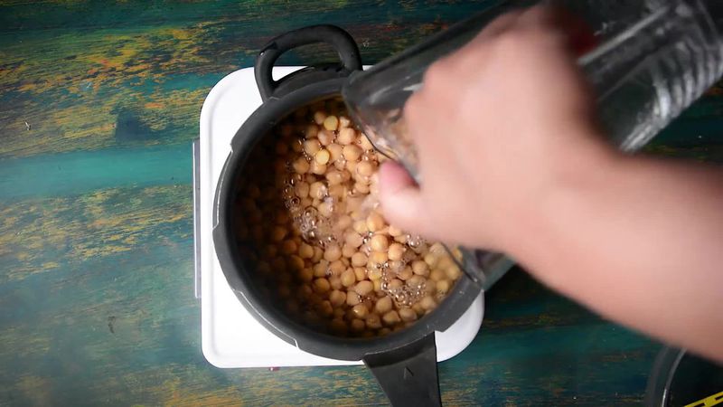 Image of the recipe cooking step-1-2 for Amritsari Chole - Authentic Punjabi Chole Masala Recipe