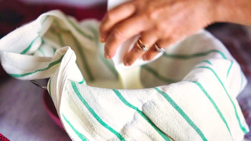 Image of the recipe cooking step-1-3 for Bhapa Doi