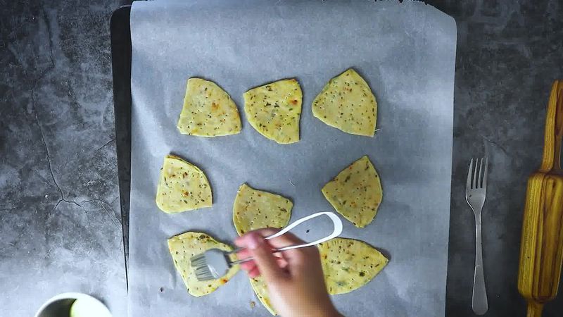 Image of the recipe cooking step-6-3 for Cheese Garlic Masala Mathri (Fried, Air Fryer, Baked Recipe)