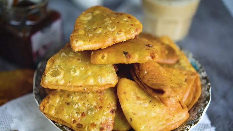 Image of the recipe cooking step-7-1 for Cheese Garlic Masala Mathri (Fried, Air Fryer, Baked Recipe)