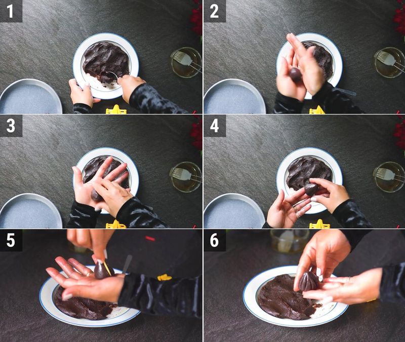 Image of the recipe cooking step-2-1 for Chocolate Modak