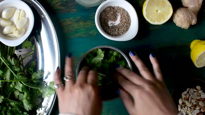 Image of the recipe cooking step-1-1 for Coriander Chutney – Hare Dhaniye Ki Chutney (3 Ways)