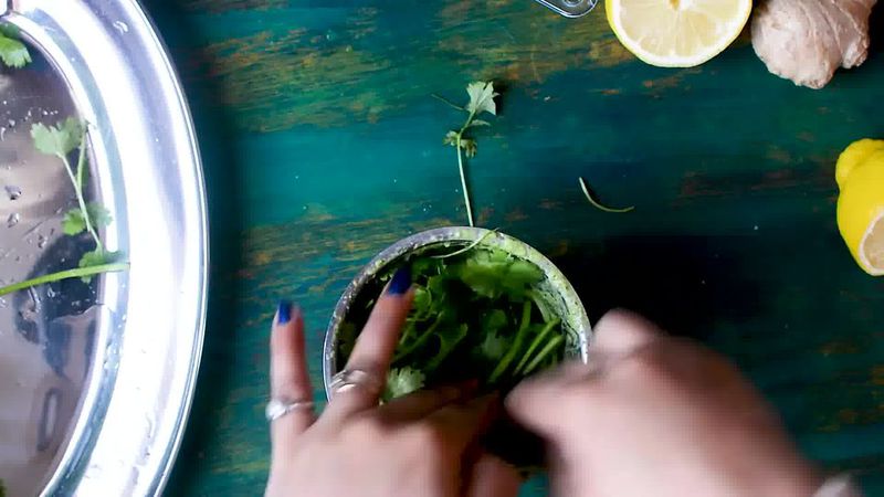 Image of the recipe cooking step-3-1 for Coriander Chutney – Hare Dhaniye Ki Chutney (3 Ways)