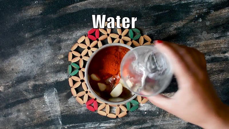 Image of the recipe cooking step-1-1 for Rajasthani Lehsun Ki Chutney - Garlic Chutney (2 Ways)