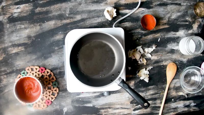 Image of the recipe cooking step-1-3 for Rajasthani Lehsun Ki Chutney - Garlic Chutney (2 Ways)