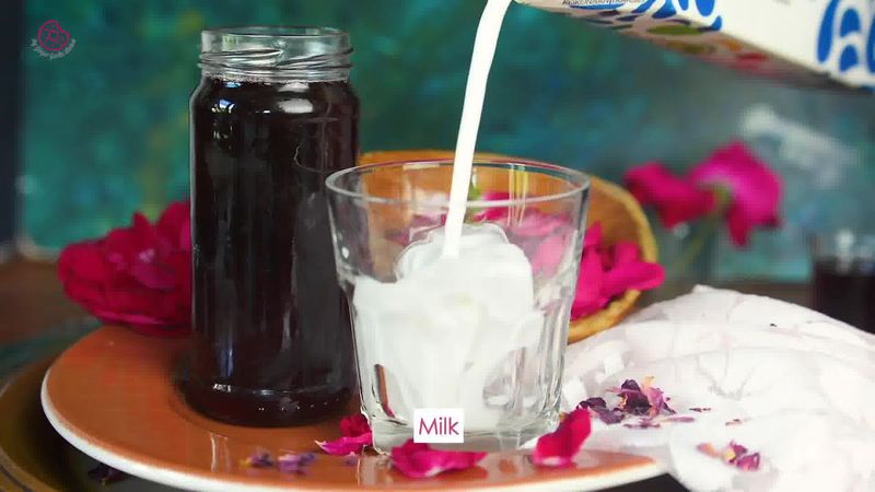 Image of the recipe cooking step-3-2 for How to make Rose Syrup