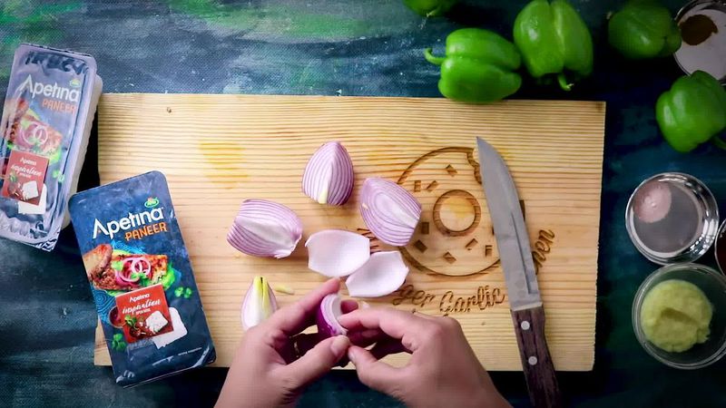 Image of the recipe cooking step-1-2 for Paneer Tikka