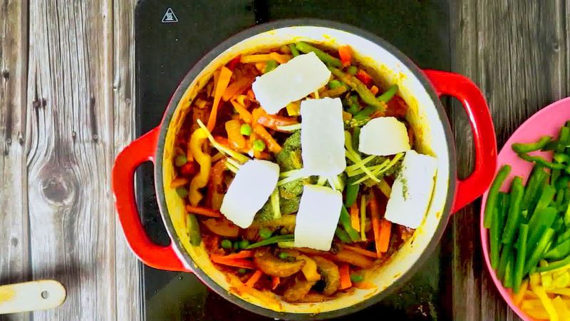 Image of the recipe cooking step-1-12 for Vegetable Jalfrezi