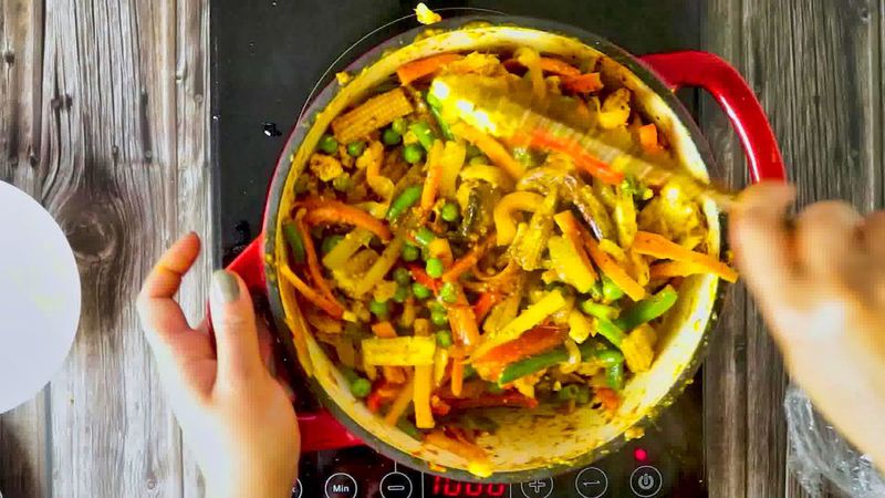 Image of the recipe cooking step-1-14 for Vegetable Jalfrezi