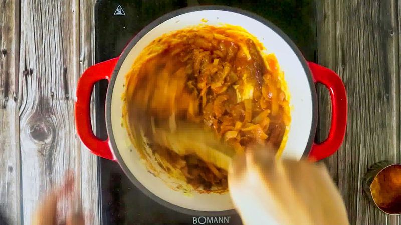 Image of the recipe cooking step-1-8 for Vegetable Jalfrezi